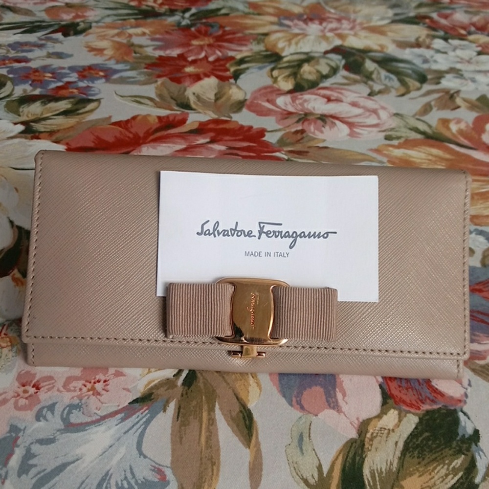 Ferragamo. Wallet